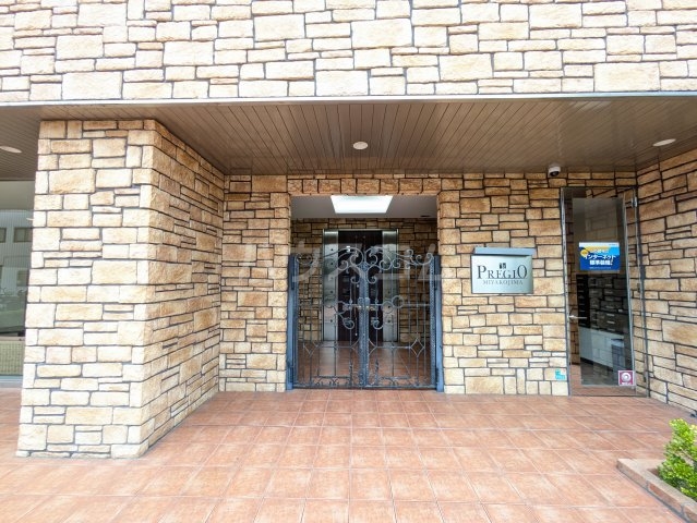 21/22 エントランス