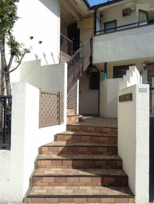 15/26 エントランス