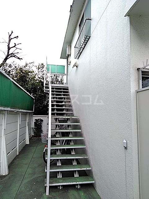 26/30 エントランス