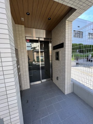 20/23 エントランス