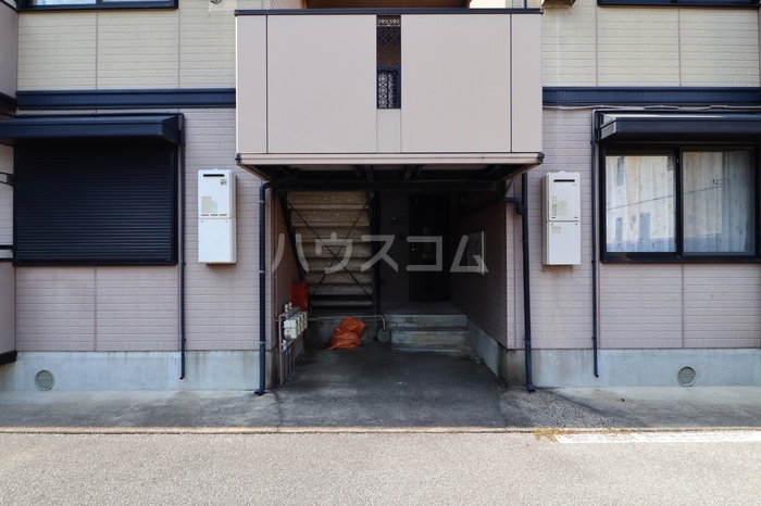 18/26 エントランス