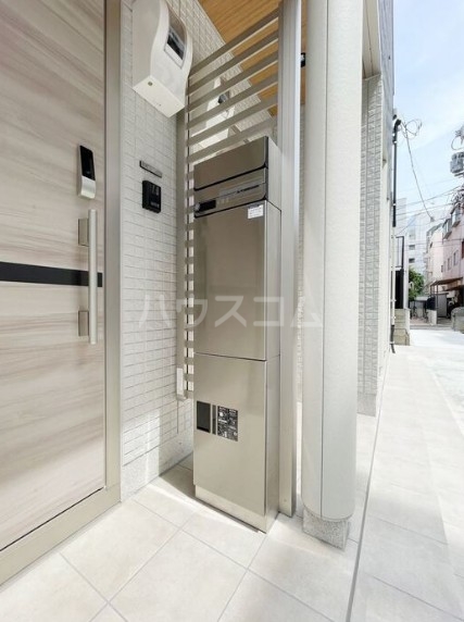 27/30 エントランス