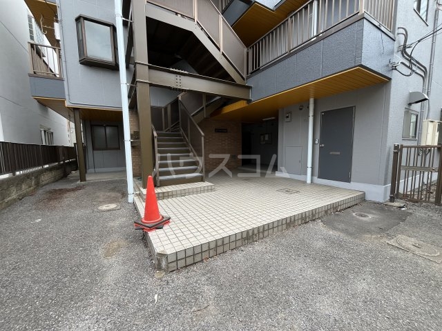 20/30 エントランス