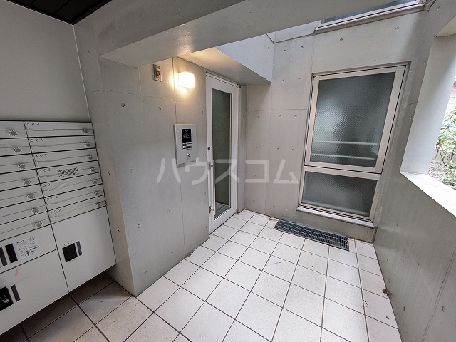 28/30 エントランス