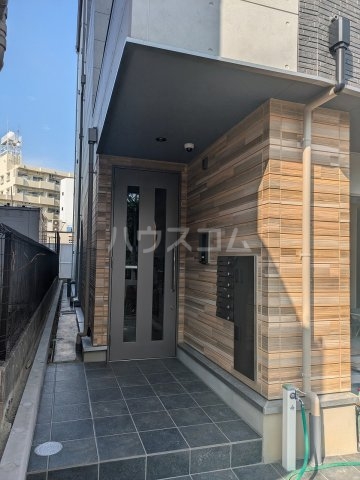 24/30 エントランス