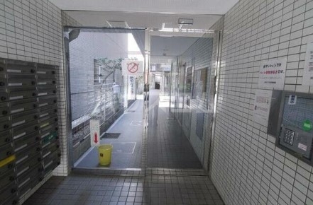 18/28 エントランス