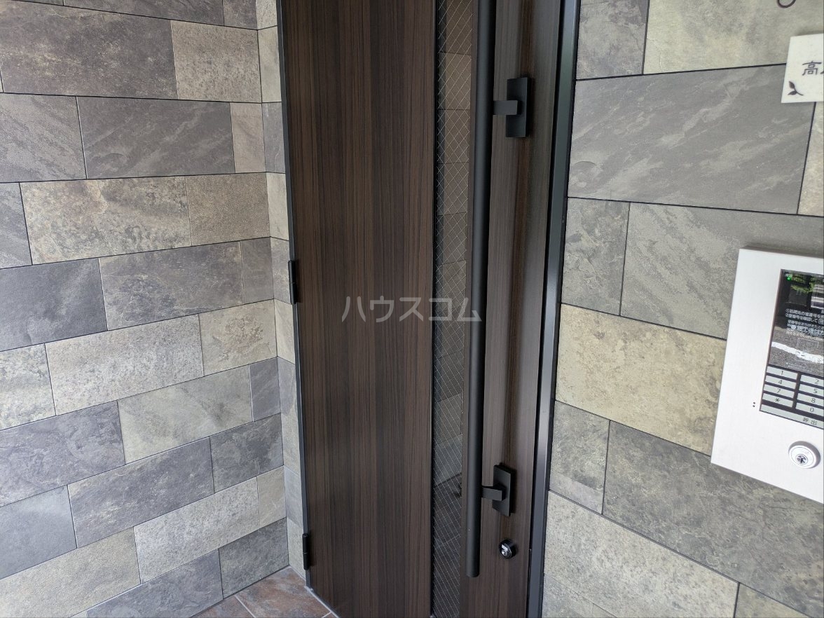 21/22 エントランス