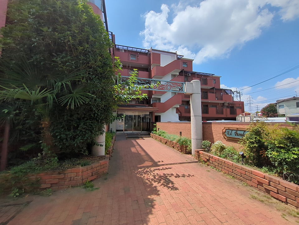 26/30 エントランス