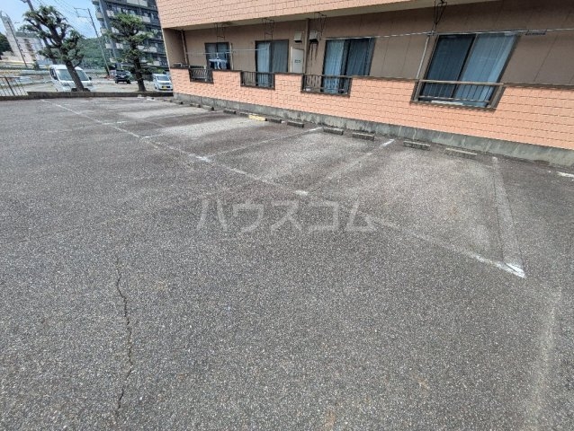 25/27 駐車場