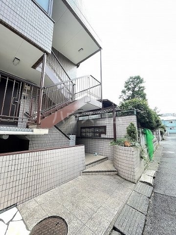 28/30 エントランス