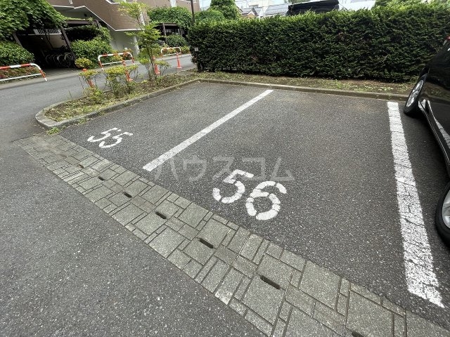 23/30 駐車場