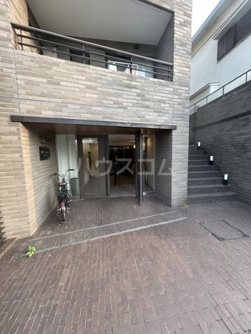 23/30 エントランス