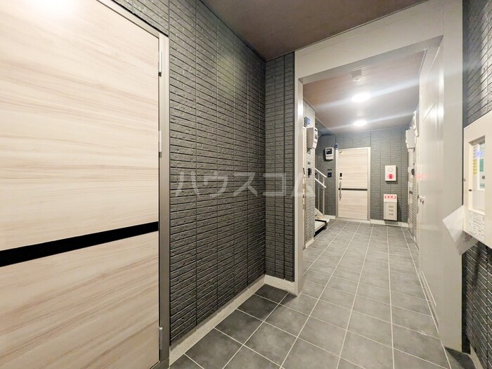 27/30 エントランス