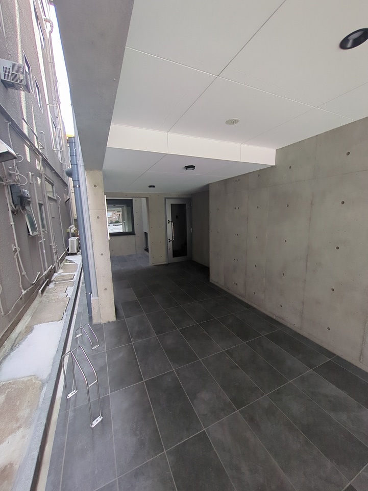 25/30 エントランス