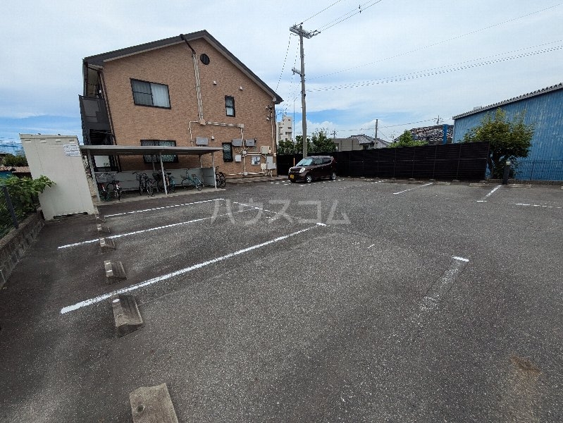 23/30 駐車場