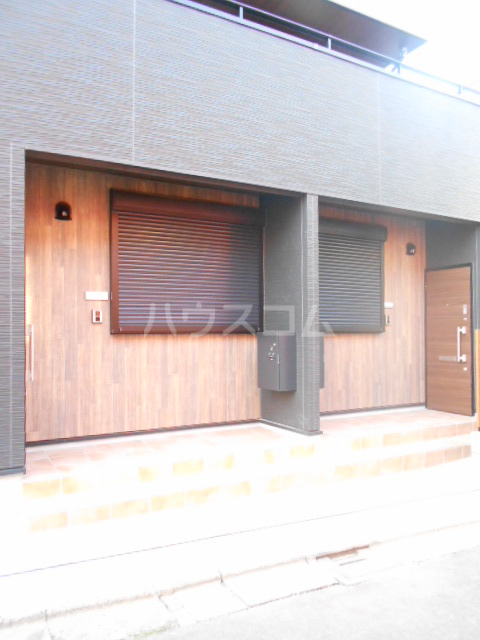 28/30 エントランス