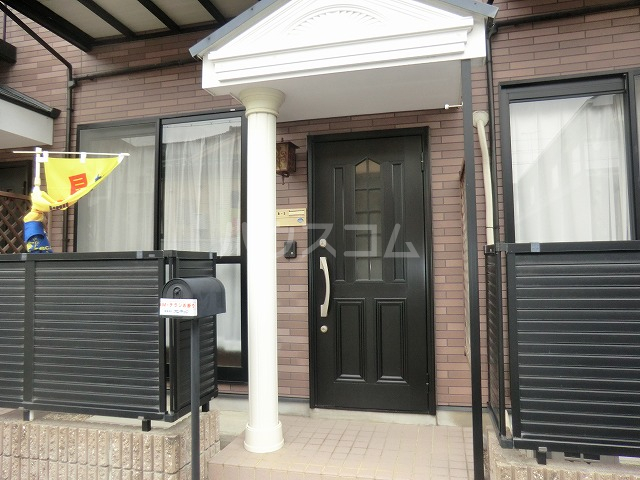 27/30 エントランス