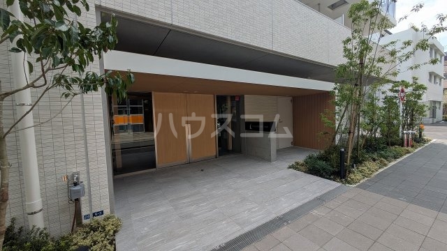 19/30 エントランス