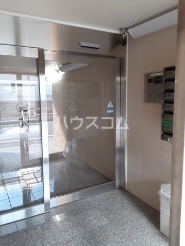 20/30 エントランス