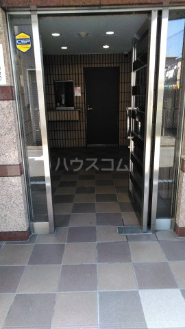 18/28 エントランス