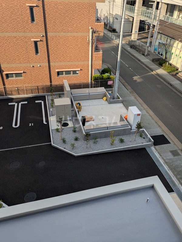 25/30 駐車場