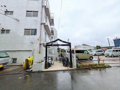 21/25 エントランス