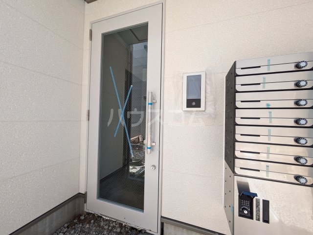 18/23 エントランス