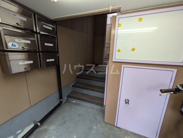 16/25 エントランス