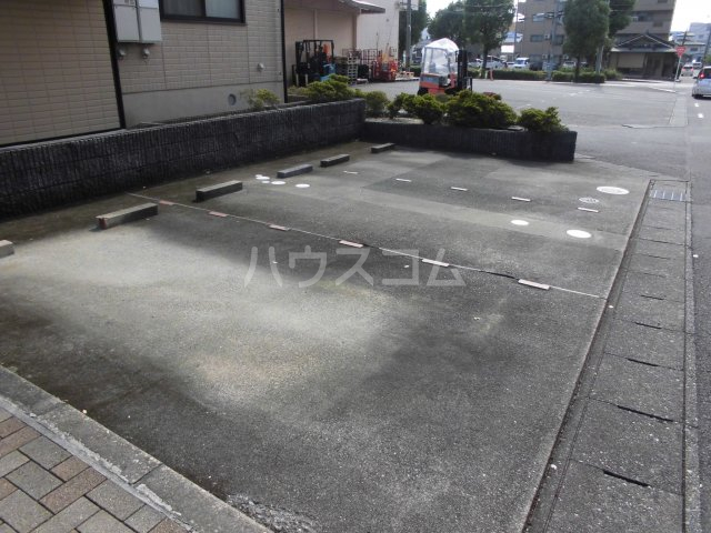 20/27 駐車場