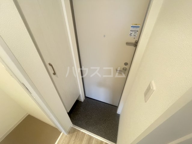 16/30 玄関