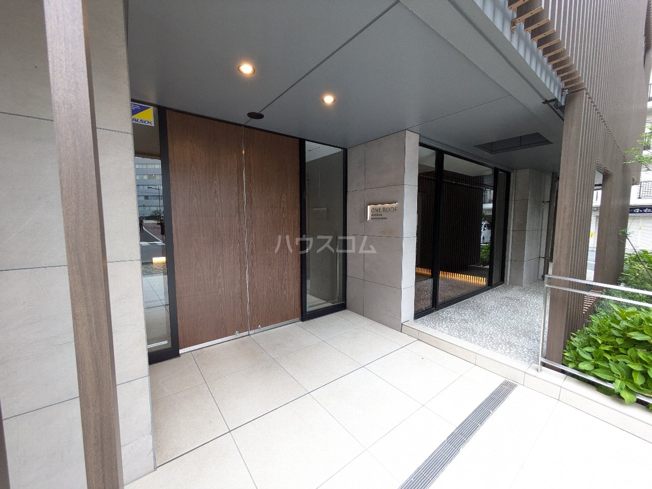 26/30 エントランス