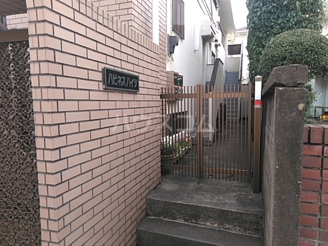 24/25 エントランス