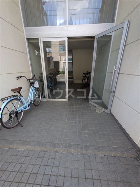 28/30 エントランス