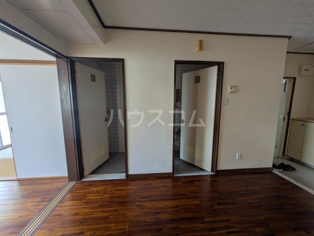 23/25 エントランス