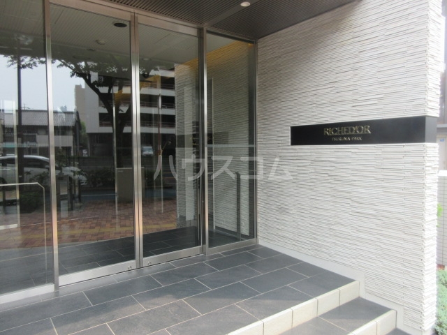 19/27 エントランス