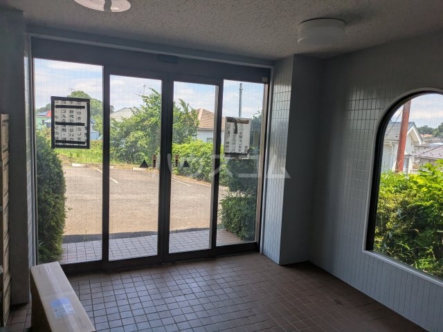 27/30 エントランス