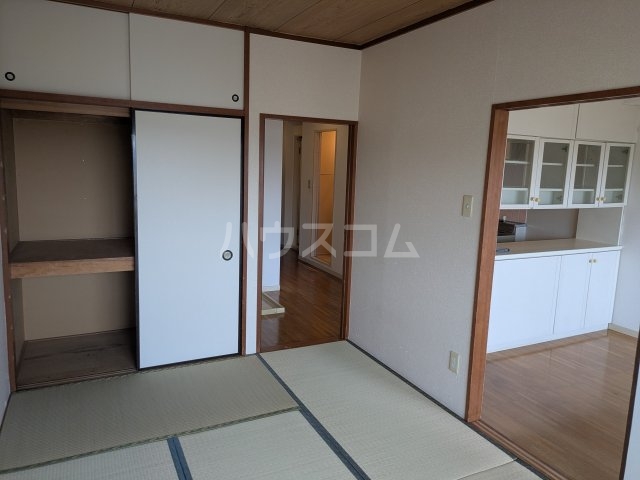 27/30 エントランス