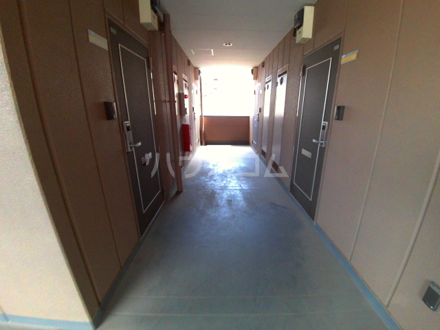 23/30 エントランス