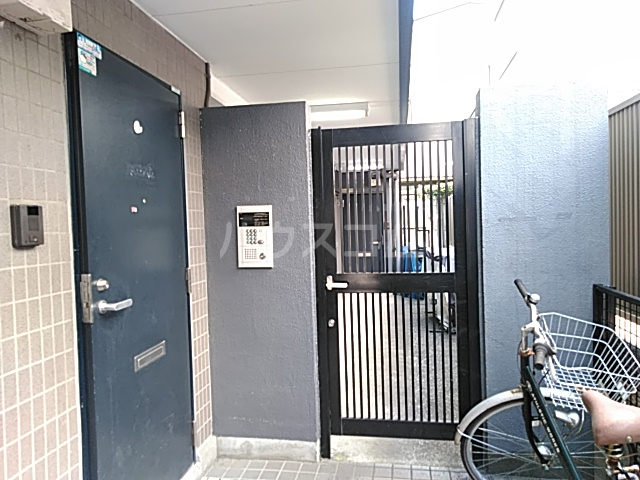 26/30 エントランス