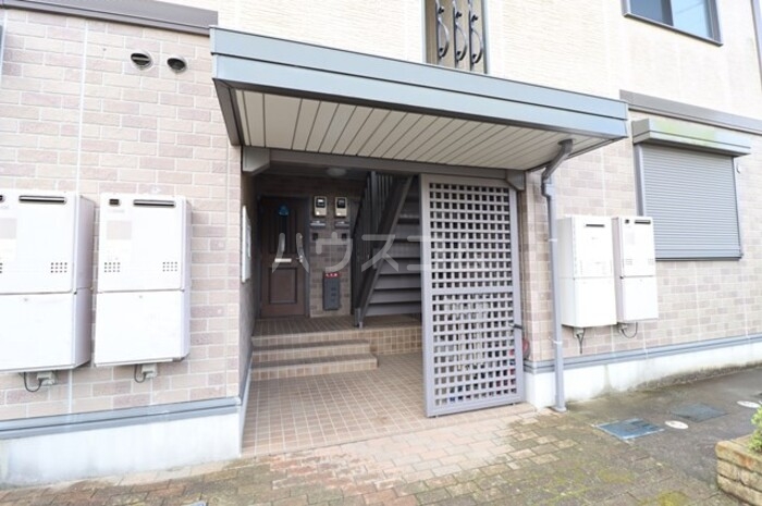 17/26 エントランス