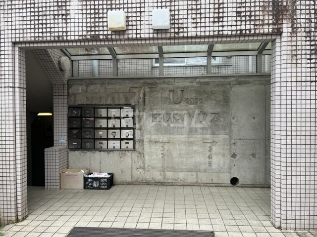 23/30 エントランス