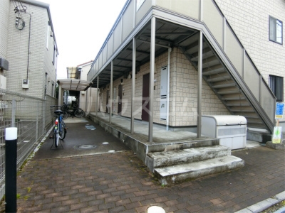 13/18 エントランス