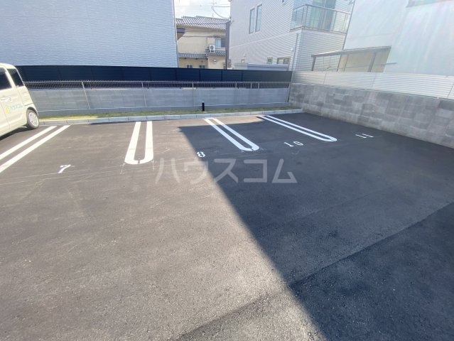 19/28 駐車場