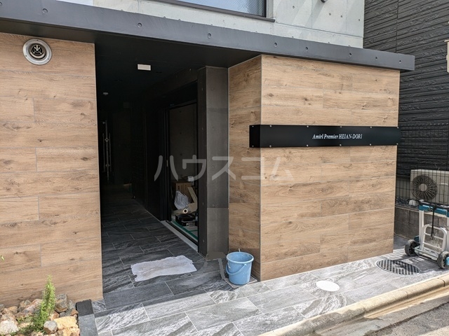 26/30 エントランス