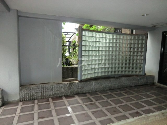 20/21 エントランス