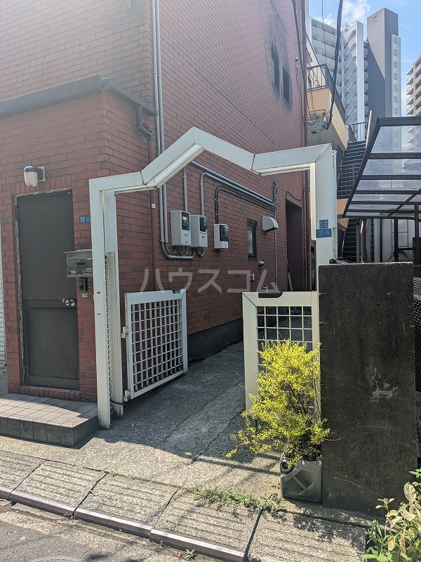 24/26 エントランス