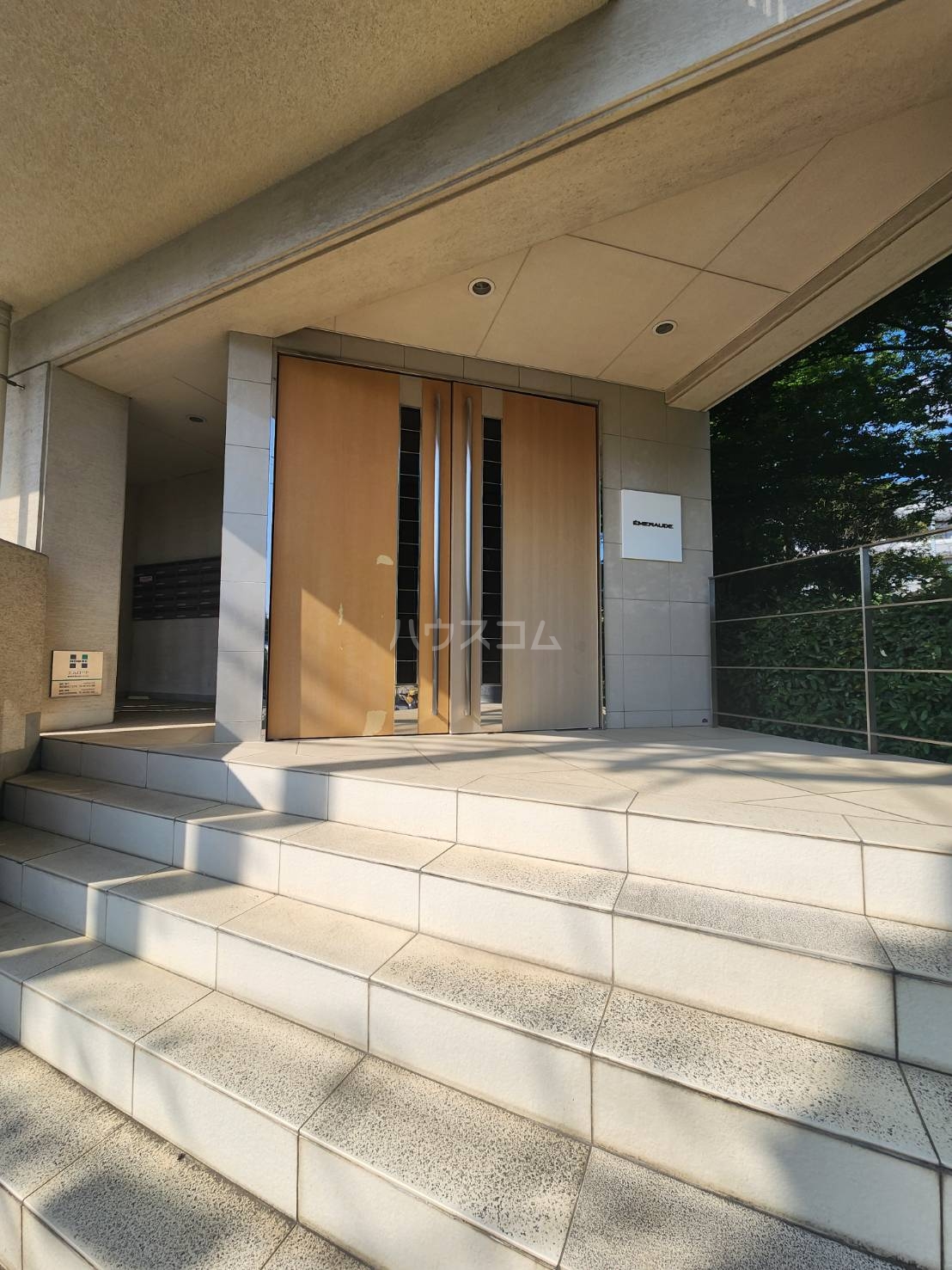 24/26 エントランス