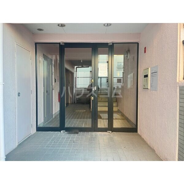 17/19 エントランス