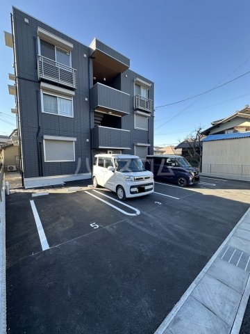 28/30 駐車場