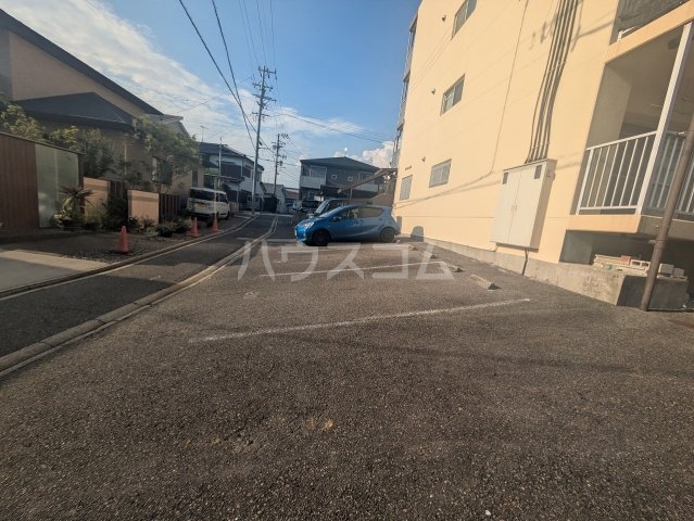 28/30 駐車場